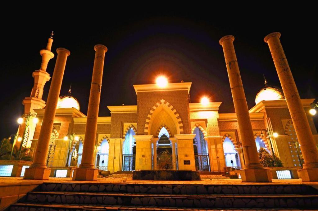 Makassar Golden Hotel Exterior photo