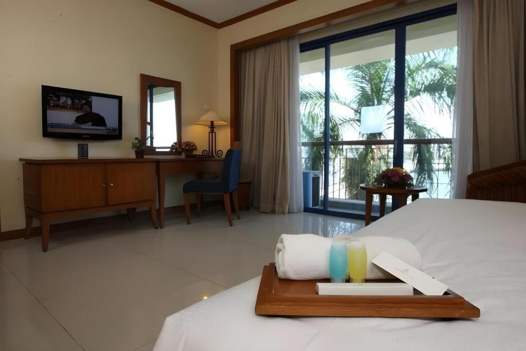 Makassar Golden Hotel Exterior photo