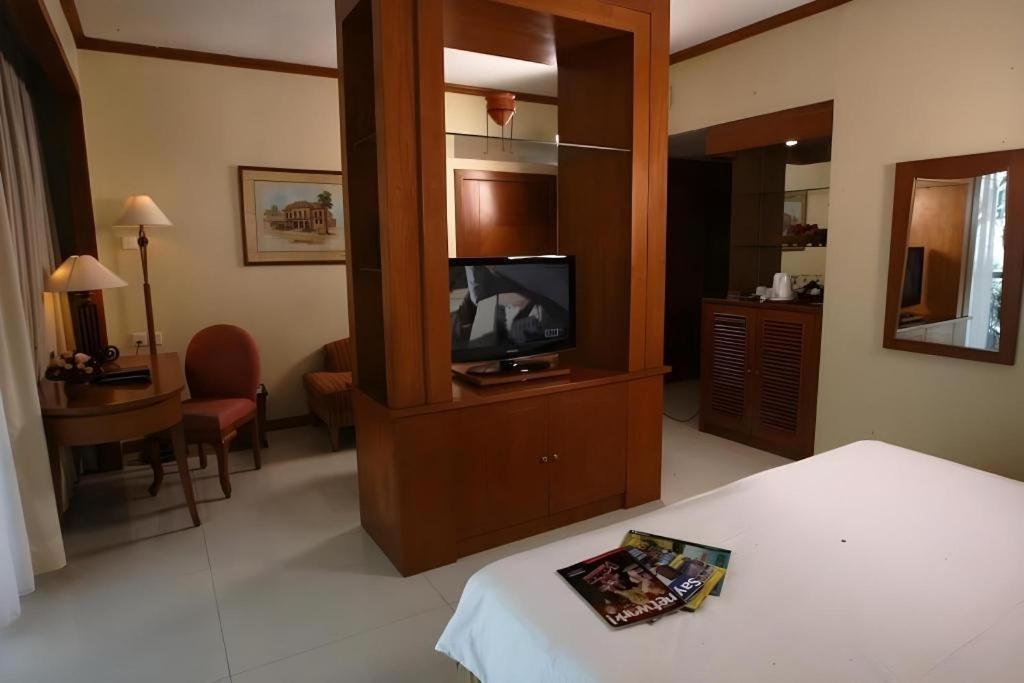 Makassar Golden Hotel Exterior photo