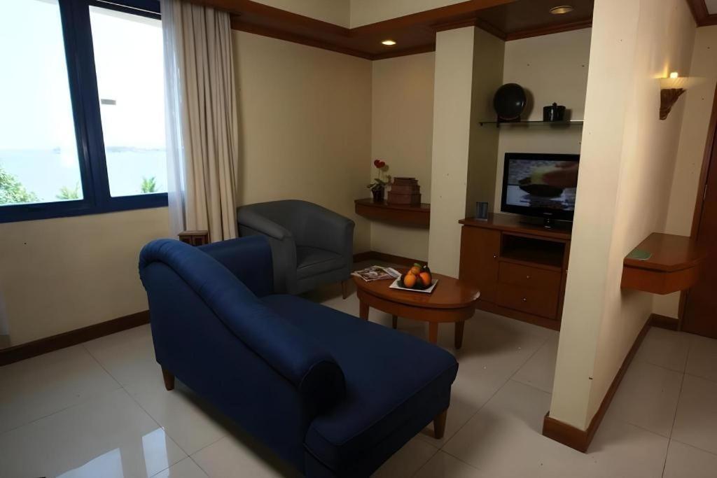 Makassar Golden Hotel Exterior photo
