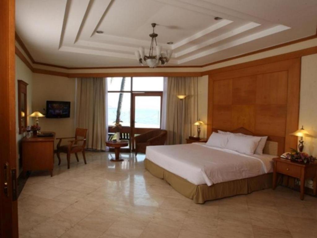 Makassar Golden Hotel Exterior photo