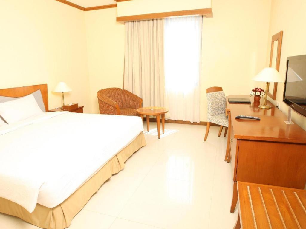 Makassar Golden Hotel Exterior photo