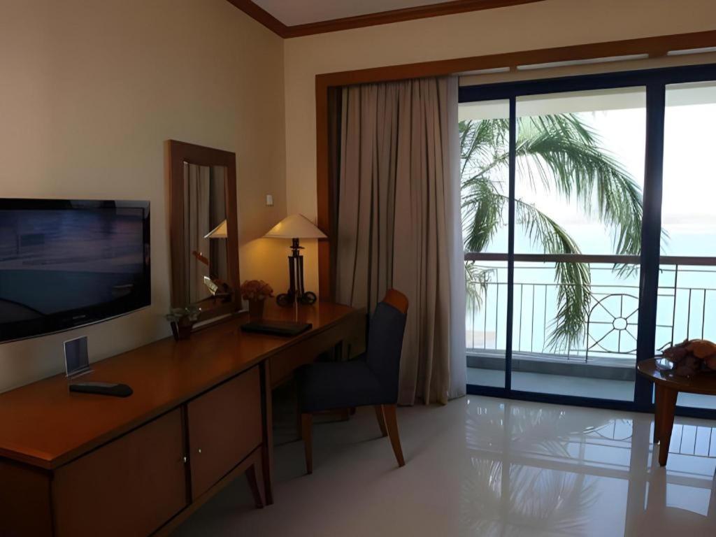 Makassar Golden Hotel Exterior photo