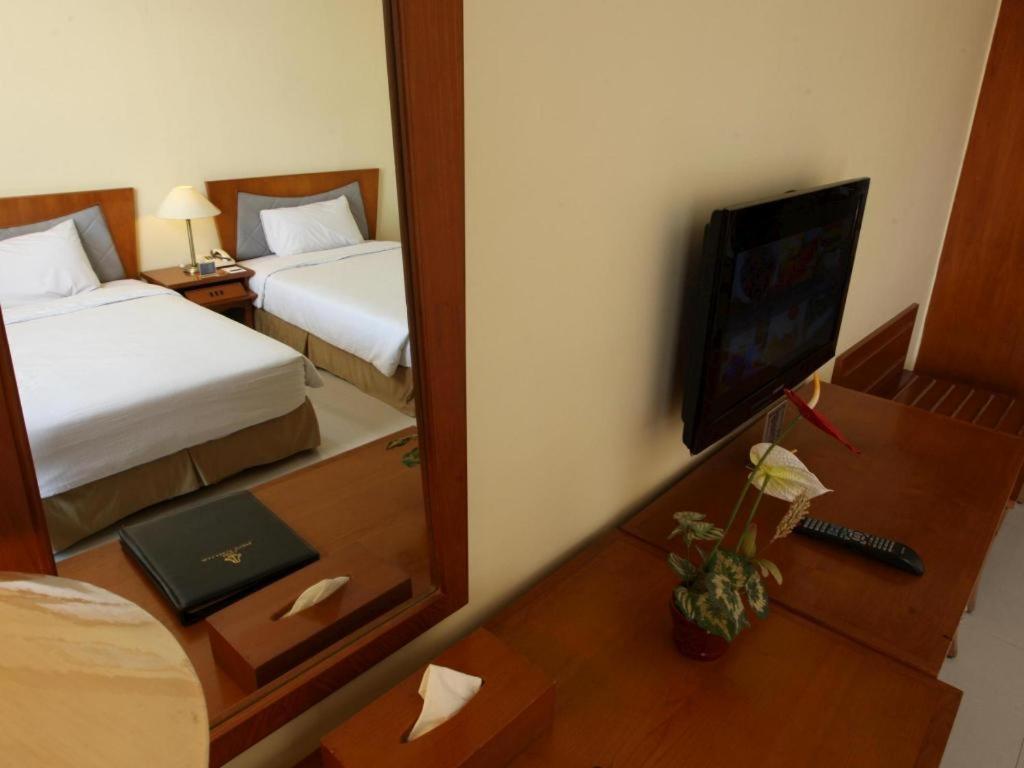Makassar Golden Hotel Exterior photo