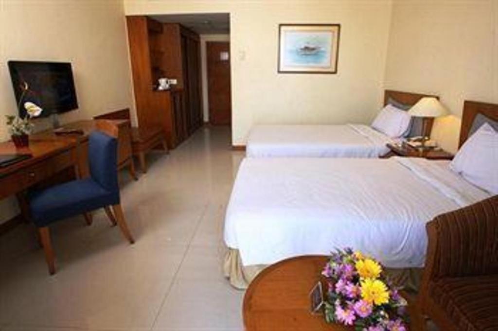 Makassar Golden Hotel Exterior photo