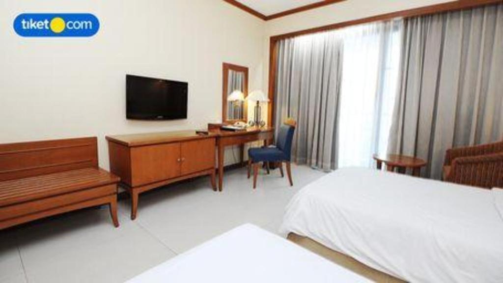 Makassar Golden Hotel Exterior photo